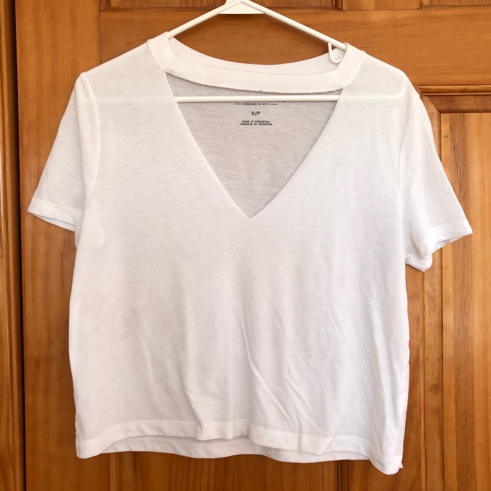 Cropped V-neck White Tee - Picture 2 of 5